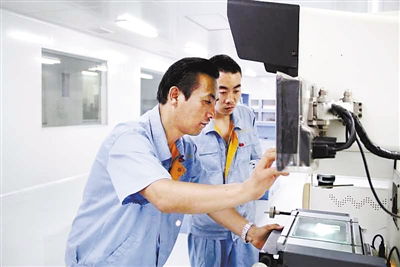 匠心筑夢 盧勇與中國玻璃，護航飛船遨游太空的技術華章