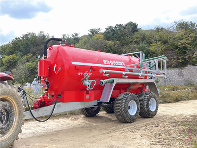 高效環(huán)保的養(yǎng)殖業(yè)施肥利器 大型奶牛場(chǎng)液態(tài)施肥機(jī)與豬場(chǎng)糞水沼液施肥車